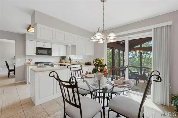 13116 Huntercreek Ridge RD, Des Peres, MO 63131