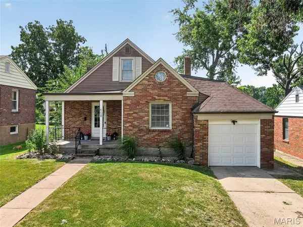 608 Ellwine DR, St Louis, MO 63125