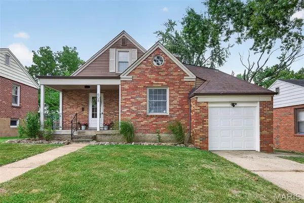 608 Ellwine DR, St Louis, MO 63125