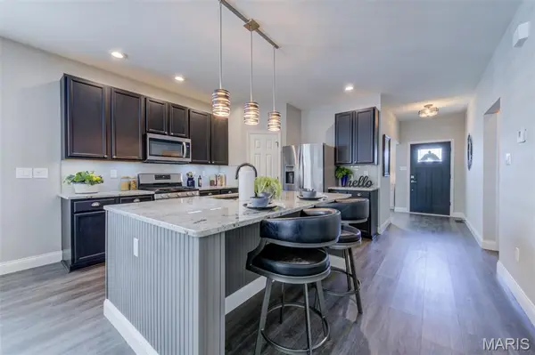 1039 Silo Bend DR, Wentzville, MO 63385