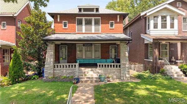 3651 Dover PL, St Louis, MO 63116