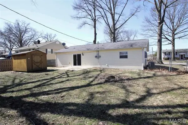 204 SAINT  Thomas DR, Godfrey, IL 62035