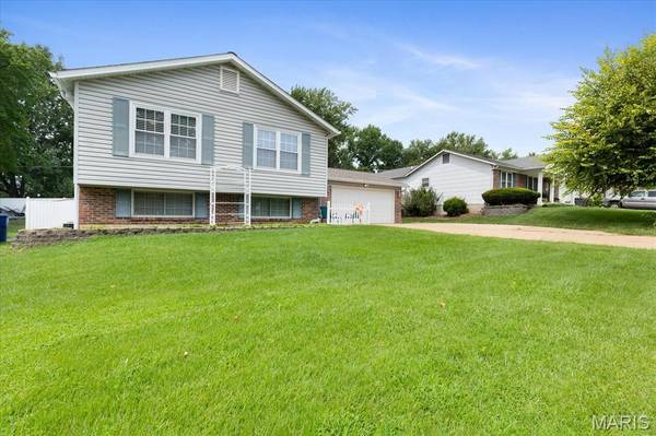 2843 Park Valley DR, St Peters, MO 63376