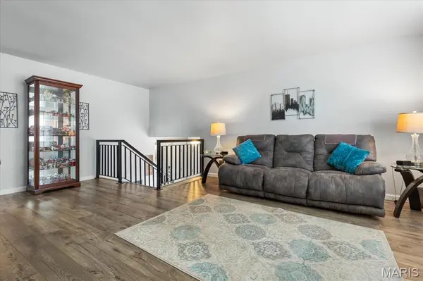 2843 Park Valley DR, St Peters, MO 63376