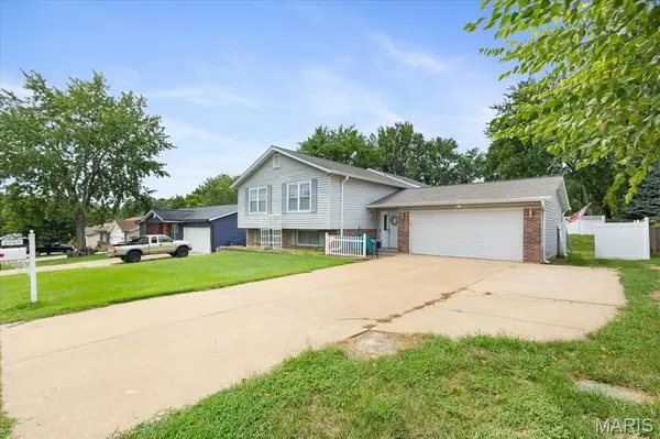 2843 Park Valley DR, St Peters, MO 63376