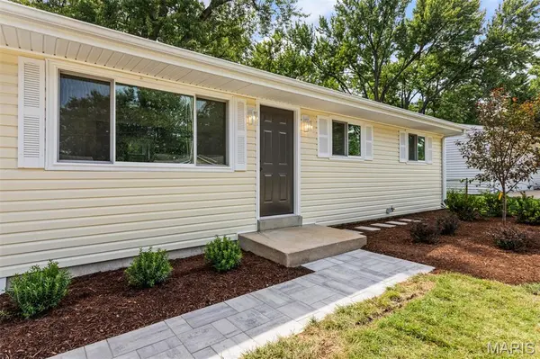 11482 Essex AVE, Maryland Heights, MO 63043