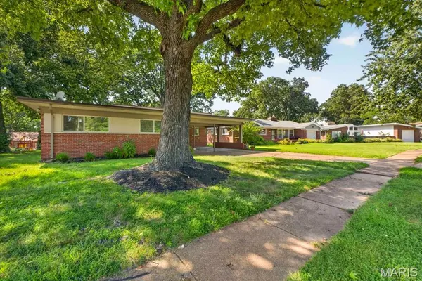931 Dalkeith LN, St Louis, MO 63132