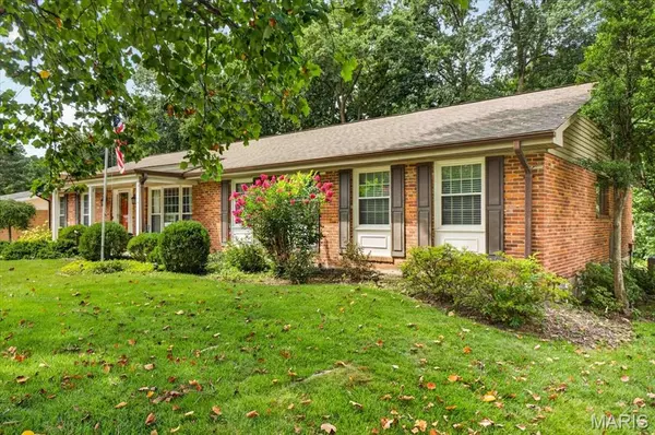 1331 Lockett LN, Kirkwood, MO 63122