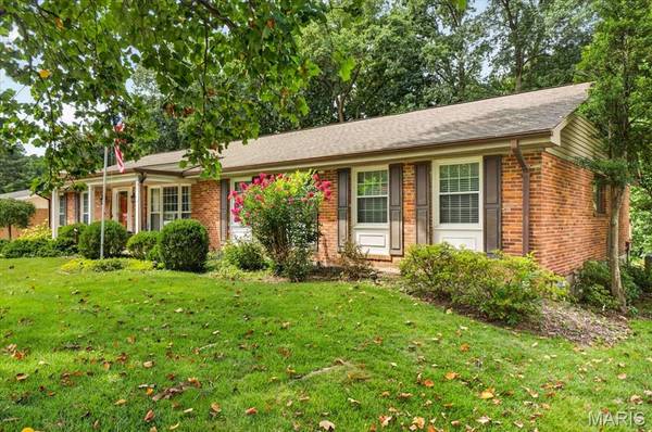 1331 Lockett LN, Kirkwood, MO 63122