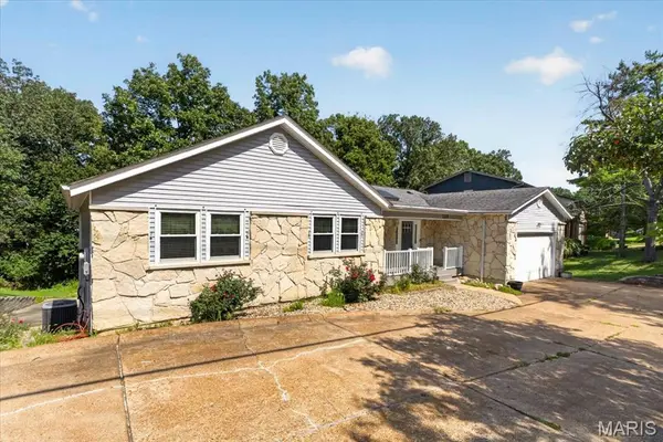 125 Strecker RD, Ellisville, MO 63011