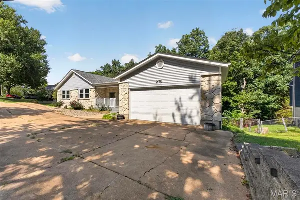 125 Strecker RD, Ellisville, MO 63011