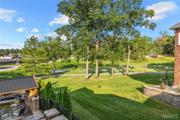 5 Shelbourne Wood CT, Weldon Spring, MO 63304