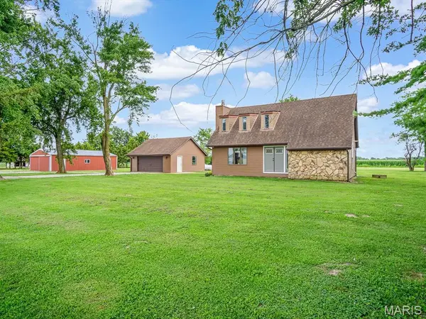 10024 Karch RD, Mascoutah, IL 62258