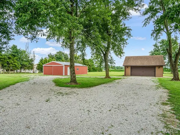 10024 Karch RD, Mascoutah, IL 62258