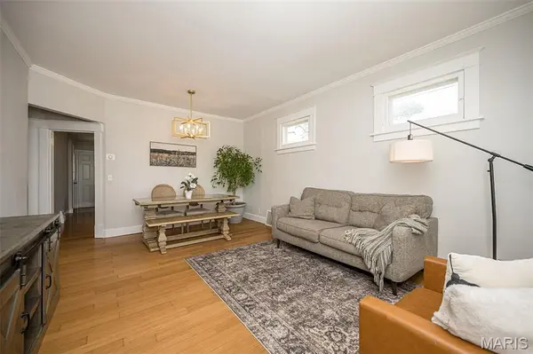 8834 Pine AVE, Brentwood, MO 63144