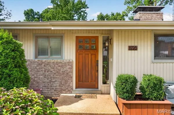 11728 Claychester DR, Des Peres, MO 63131