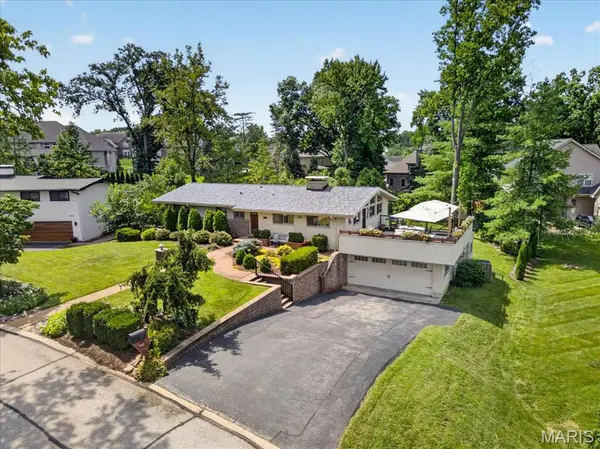 11728 Claychester DR, Des Peres, MO 63131