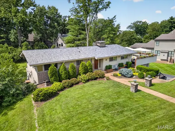 11728 Claychester DR, Des Peres, MO 63131