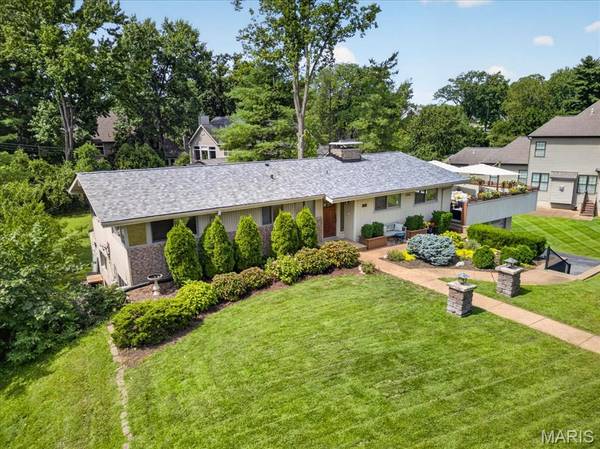 11728 Claychester DR, Des Peres, MO 63131