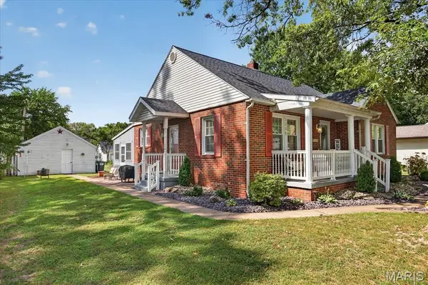 1530 Livingston ST, Carlyle, IL 62231