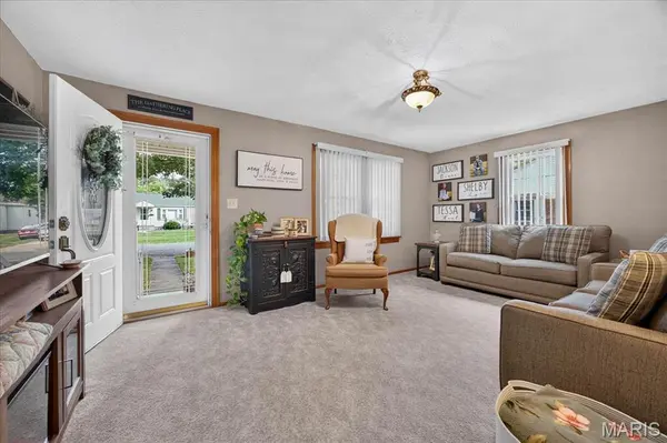 1530 Livingston ST, Carlyle, IL 62231