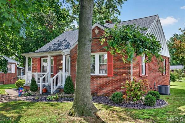 1530 Livingston ST, Carlyle, IL 62231