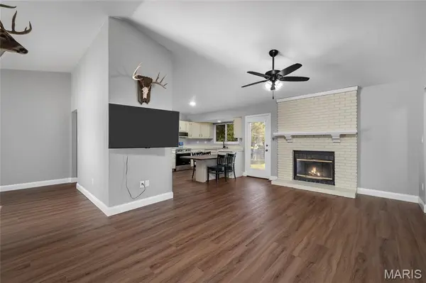 1157 Spencer RD, St Peters, MO 63376