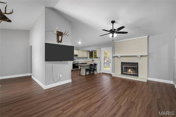 1157 Spencer RD, St Peters, MO 63376