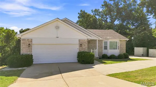 1562 Scenic DR, Herculaneum, MO 63048