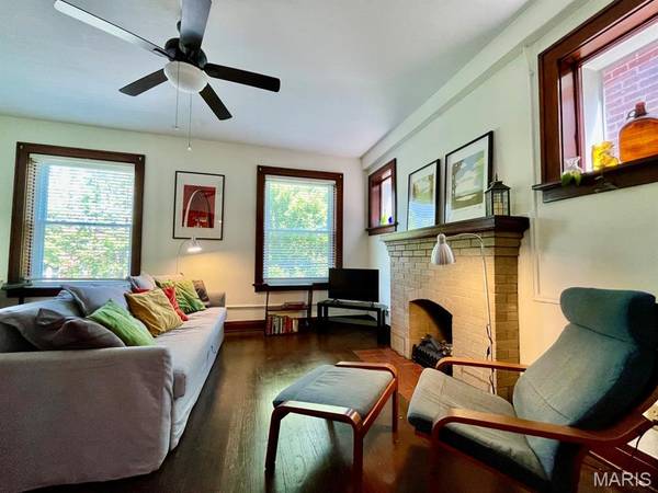4558 Oakland AVE, St Louis, MO 63110