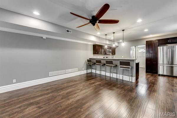 3321 DeMenil PL, St Louis, MO 63118