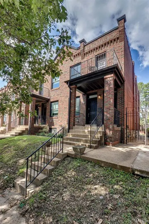 3321 DeMenil PL, St Louis, MO 63118
