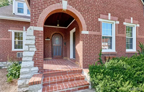 2900 Clearview DR, Bel-nor, MO 63121