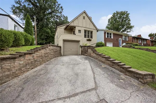 8748 Pine AVE, St Louis, MO 63144