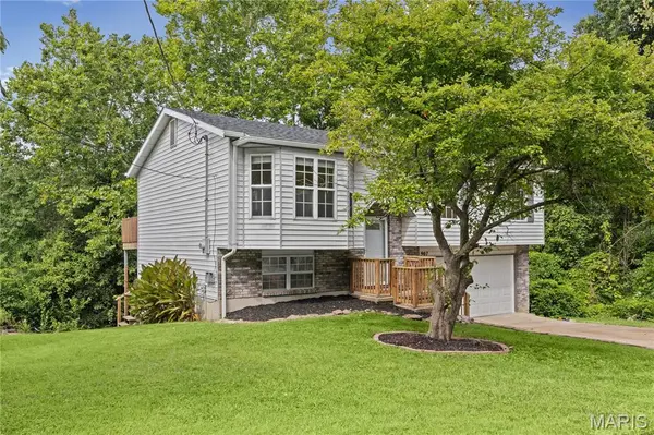 907 Guenzler DR, Imperial, MO 63052