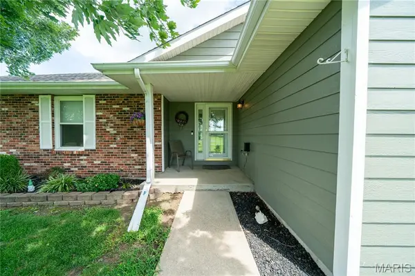 5111 E Flamingo DR, Hallsville, MO 65255