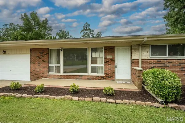 9136 Pardee SPUR, St Louis, MO 63126