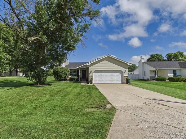 302 E Lake DR, Edwardsville, IL 62025