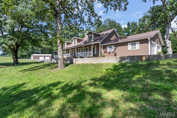 3025 Canman LN, Columbia, IL 62236
