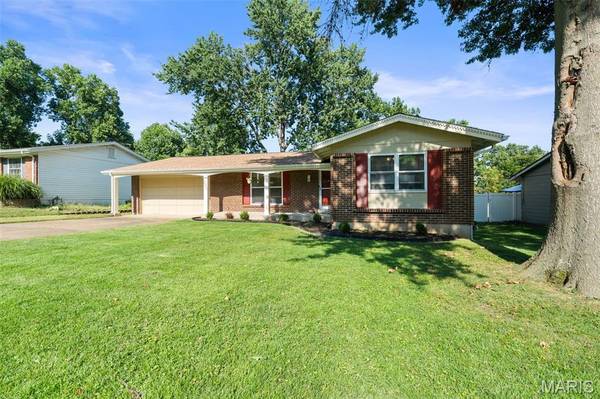 2528 Westrick DR, St Louis, MO 63043