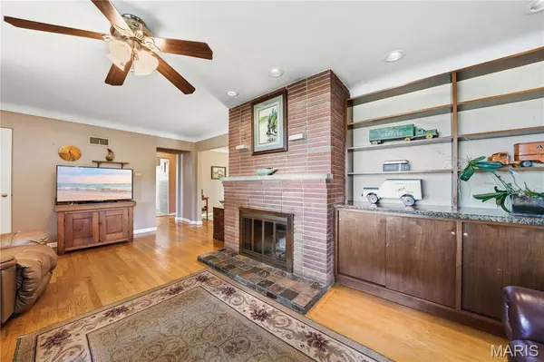 3856 Geraldine AVE, St Ann, MO 63074