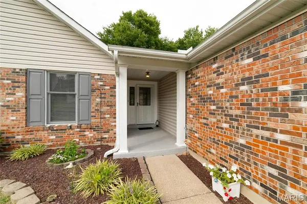 912 Gastorf PL, Florissant, MO 63031