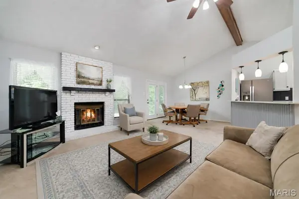 912 Gastorf PL, Florissant, MO 63031
