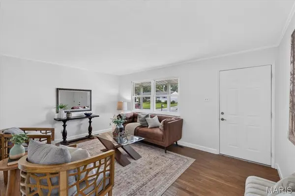 11 Toelle DR, St Charles, MO 63304