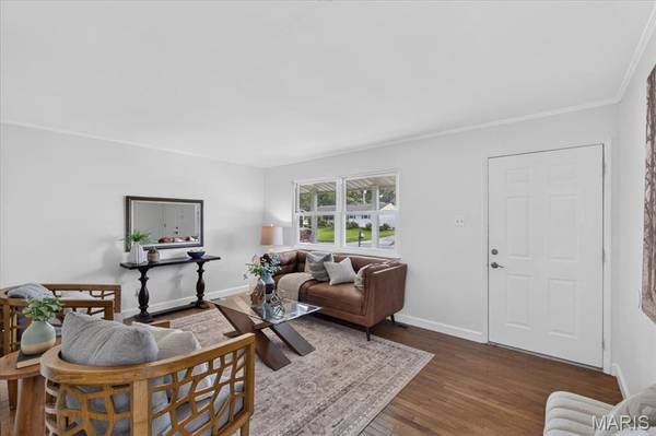 11 Toelle DR, St Charles, MO 63304