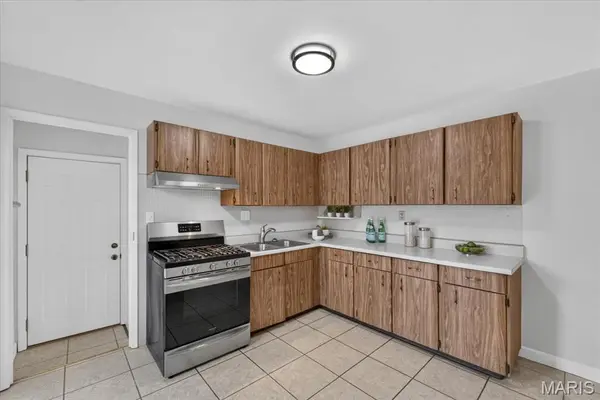 11 Toelle DR, St Charles, MO 63304