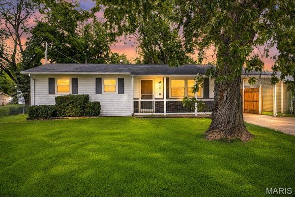 11 Toelle DR, St Charles, MO 63304
