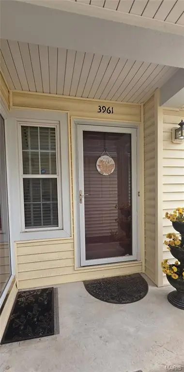 3961 Grand National DR, Florissant, MO 63034