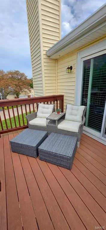 3961 Grand National DR, Florissant, MO 63034