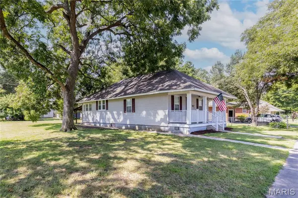 424 W Yoakum AVE, Chaffee, MO 63740